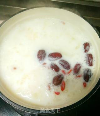 Milk Tremella and Red Date Soup recipe