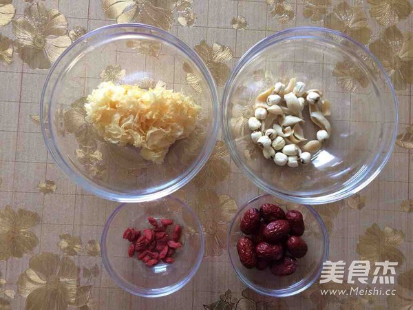 Red Date Tremella and Lotus Seed Soup recipe