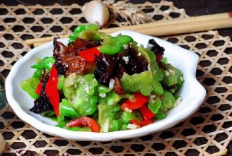 Garlic Oil Bitter Gourd Mixed with Jellyfish