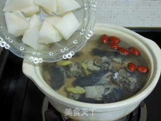 Bamboo Silk Chicken, Red Dates and Radish Soup recipe