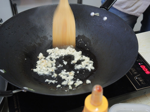 Fried Instant Noodles with Pepper and Egg recipe