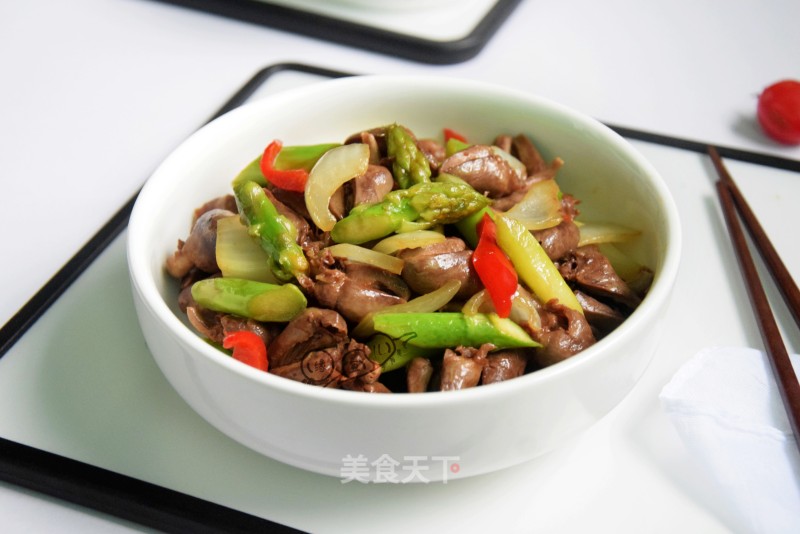 Stir-fried Chicken Hearts with Onion and Asparagus recipe