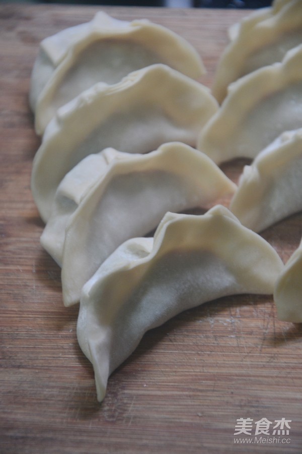 Pan-fried Cabbage and Pork Dumplings recipe