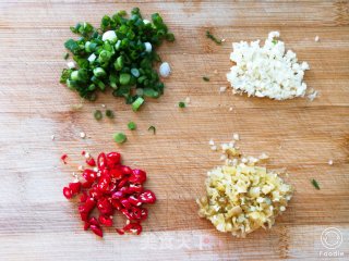 A Delicious Vegetarian "pickled Pepper Vermicelli Steamed Golden Needle Roll" recipe