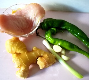 Stir-fried Chicken Breast with Tender Green Peppers recipe
