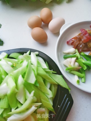 Simmered Poached Eggs with Green Cabbage Stem recipe