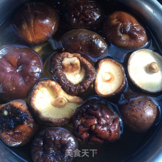 Stir-fried Shiitake Mushrooms with Canola Core recipe