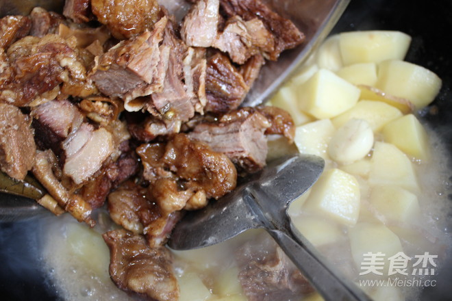 Stewed Beef Brisket with Potatoes recipe