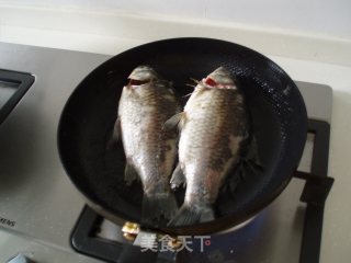 Crucian Carp Soup with Fresh Mushrooms recipe