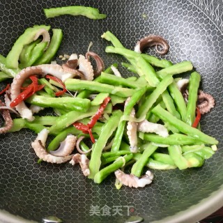 Stir-fried Octopus Leg with Bitter Gourd recipe