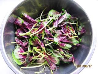 Fried Noodles with Amaranth Sauce recipe