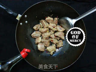Home-cooked Flavors that You Never Get Tired of = Excellent and Delicious Dry-pot Garlic Pork Ribs in The Cold Winter recipe