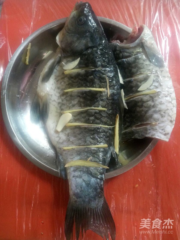 Steamed Vermicelli with Crucian Carp recipe