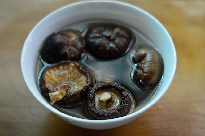 Braised Chicken Wings with Mushrooms recipe