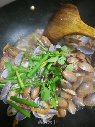 Stir-fried Flower Beetle with Nine-tiered Pagoda recipe