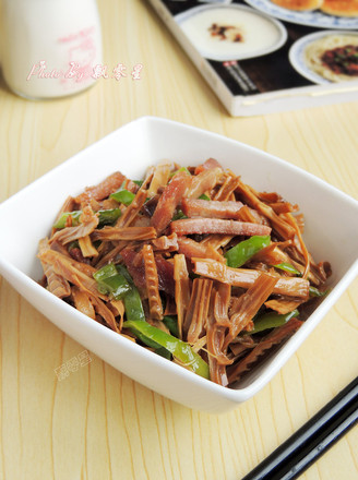 Stir-fried Dried Bamboo Shoots with Green Pepper and Bacon recipe