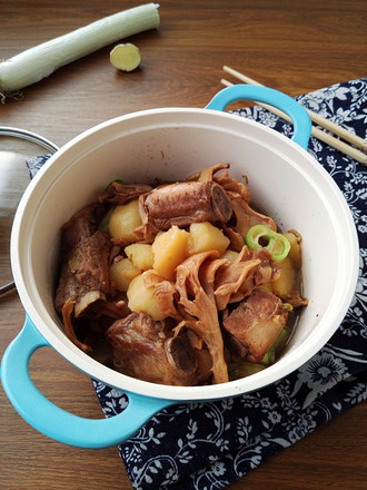 Stewed Pork Ribs with Potatoes and Chestnut Mushrooms