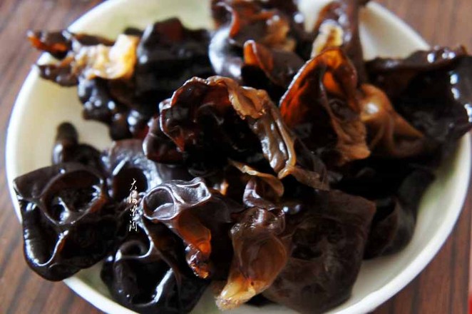 Cold Broccoli Black Fungus recipe