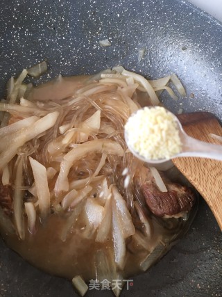 Braised Pork Noodles and Stewed Radish recipe