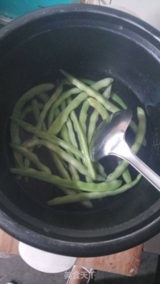 Garlic and Kidney Beans recipe