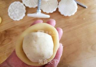 Mooncake with Lotus Seed Paste and Egg Yolk recipe