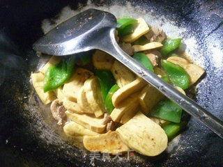 Stir-fried Small Vegetarian Chicken with Tenderloin and Light Pepper recipe