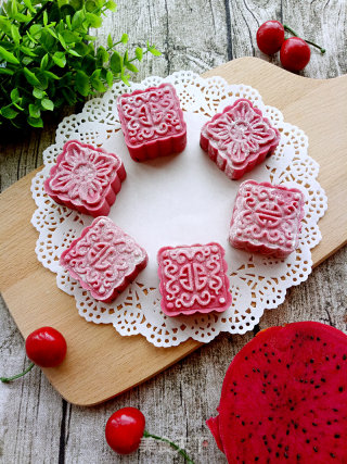 Xinliang First Baking Competition#pitaya Snowy Mooncakes recipe