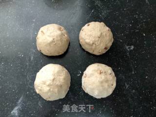 Soft European Buns with Wheat Germ and Red Dates recipe