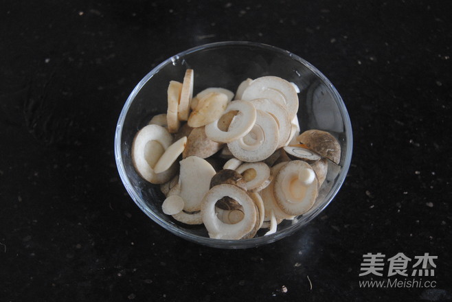 Shacha Straw Mushroom Meat Sauce Noodle recipe