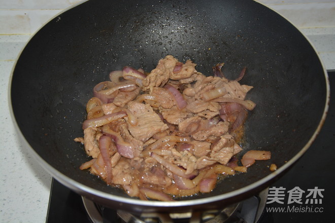 Noodles with Onion Tenderloin recipe