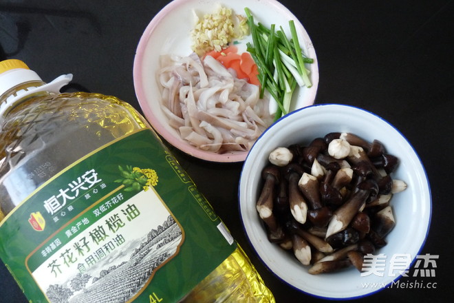 Stir-fried Shredded Squid with Agaricus recipe