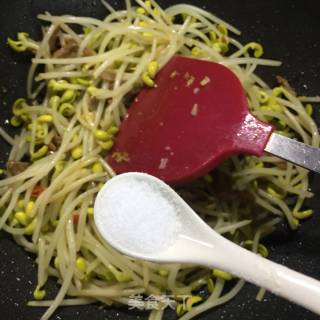 Stir-fried Pork with Soy Sprouts recipe