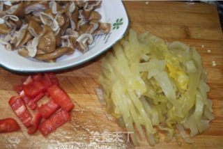 Delicious Home-cooked Sauerkraut Fried Intestines recipe