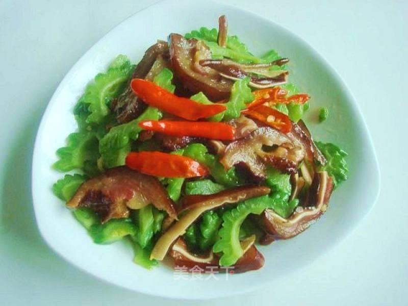 Stir-fried Bitter Gourd with Cured Pig Ears recipe