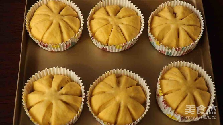 Golden Pumpkin Honey Bean Buns recipe