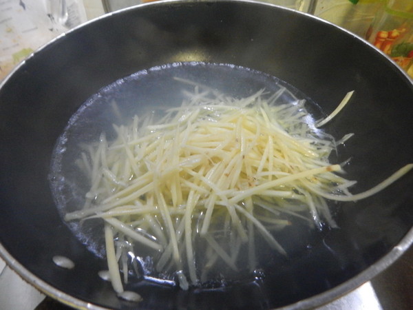 Potato Shreds with Kelp Salad recipe