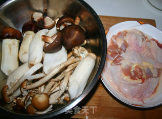 [upgraded Taiwanese Traditional Jiangxi Cuisine] Three Cup Chicken with Assorted Mushrooms recipe
