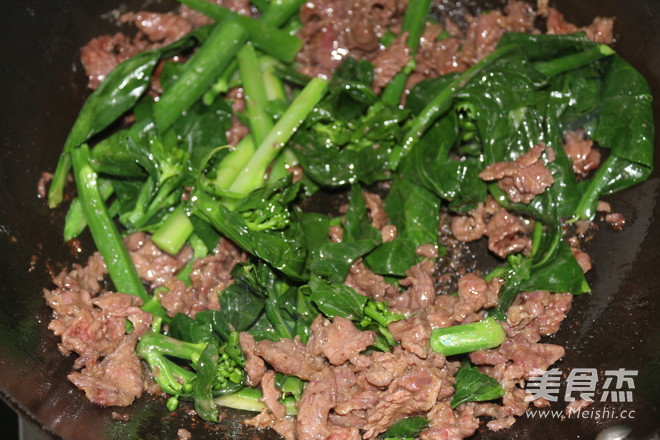 Stir-fried Beef River with Chinese Kale recipe