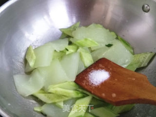 Stir-fried Cucumber with Braised Seeds recipe