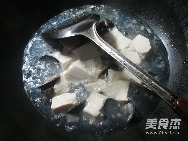 Yellow Clam Tofu Soup recipe