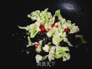 Stir-fried Fungus with Organic Cauliflower recipe