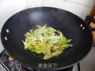 Stir-fried Beef Slices with Scallions recipe