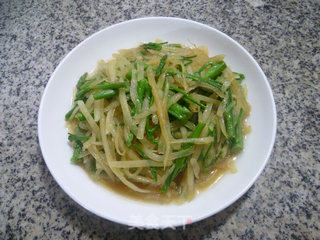 Stir-fried Shredded Potatoes with Asparagus Tips recipe