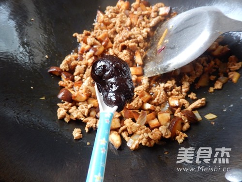 Noodles with Carob Meat Sauce recipe