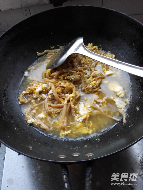 Daylily and Egg Soup recipe