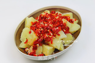 Steamed Potatoes with Chopped Pepper recipe
