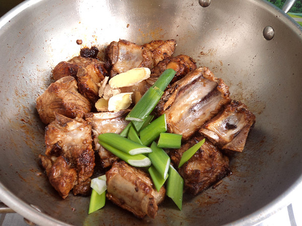Grilled Ribs with Hericium recipe