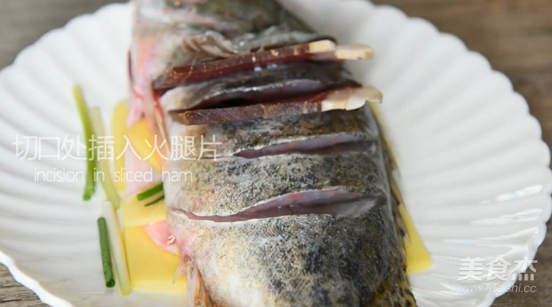 The Practice of Adding Freshness to Freshness-steamed Mandarin Fish recipe