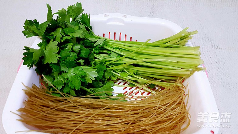 Celery Mixed with Vixen Noodles recipe