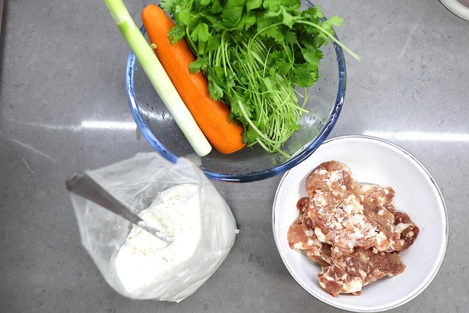 Pork Parsley Carrot Hot Dumplings recipe